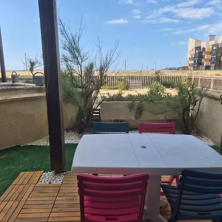 Front De Appartement