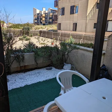 Front De Appartement